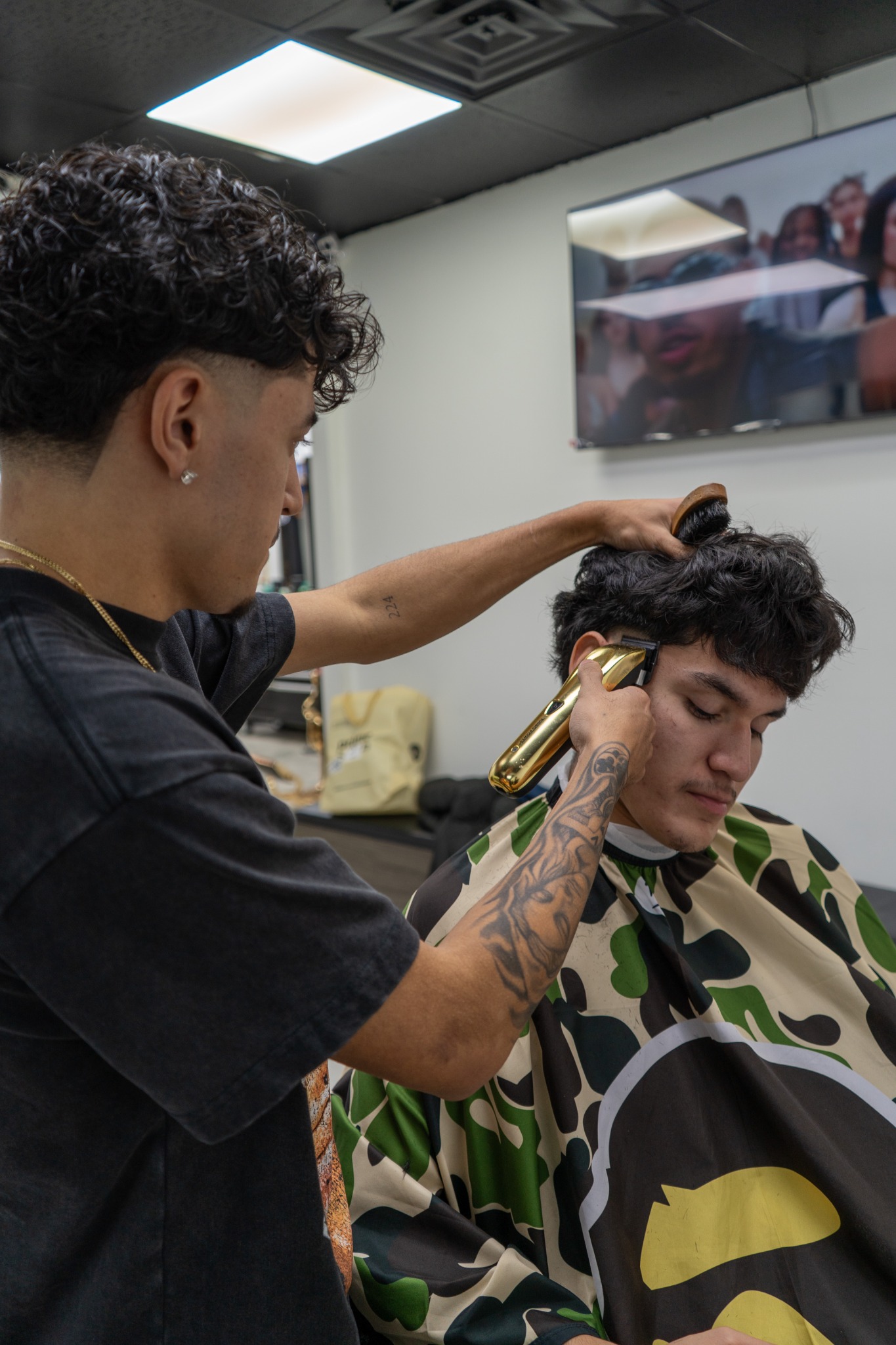 PANI cutting a client's hair